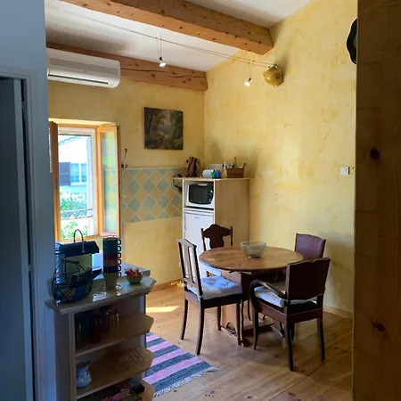 Apartman Studio Entre Et Collines *